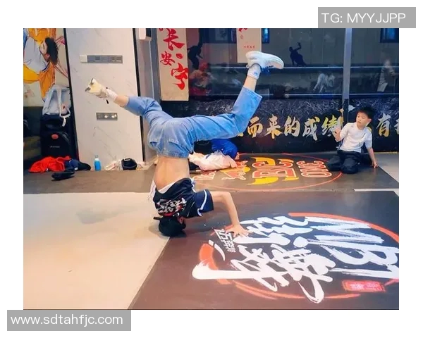 广州街舞队员个人能力提升与团队协作的完美结合探讨